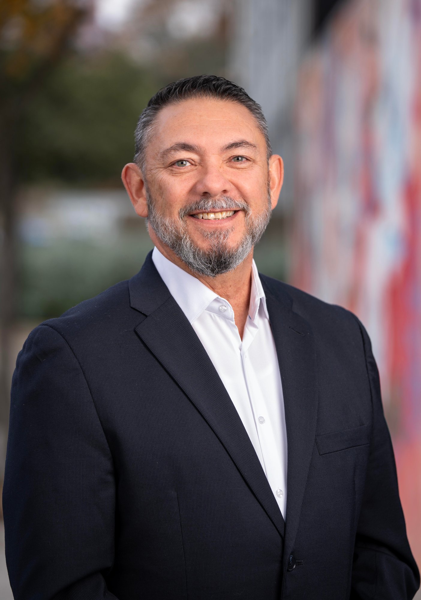 Antonio Hernandez Headshot 